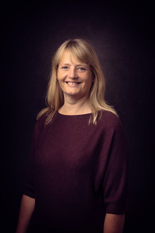 Rani van Emmerik van Pianoservice Den Haag is een professionele en gecertificeerde pianostemmer en reparateur piano en vleugel.